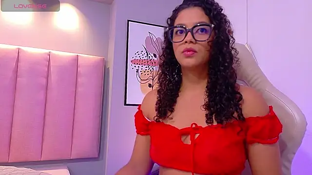 Snapshot of CamilaLevy chatting on 11-28-25, 12:19 CamilaLevy online show from 11-28-25, 12:19