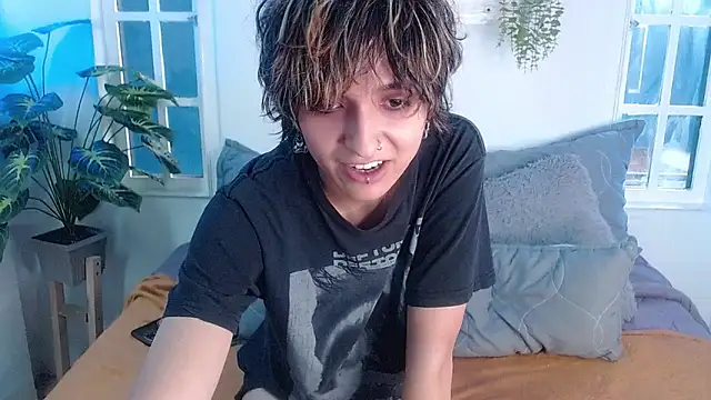 noellee   online show from 10-04-25, 01:31