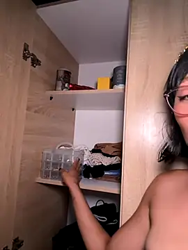 Qadeshoficial online show from 10-26-25, 09:42