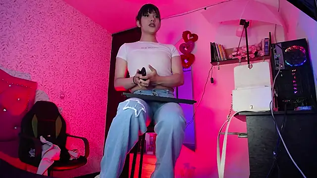 Snapshot of altair_w chatting on 10-14-25, 08:53 altair w online show from 10-14-25, 08:53