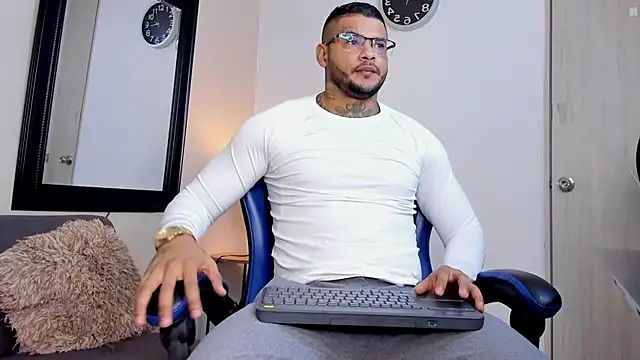 Snapshot of MICHELL_ARTHUS_ chatting on 10-12-25, 02:43 MICHELL ARTHUS online show from 10-12-25, 02:43