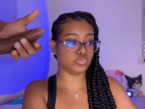 Snapshot of Hotvibes_xx chatting on 11-17-25, 01:33 Hotvibes xx online show from 11-17-25, 01:33