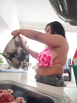 Snapshot of Rosario-castro chatting on 10-08-25, 04:04 Rosario-castro online show from 10-08-25, 04:04