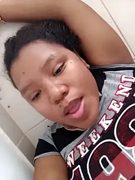 Snapshot of Rosario-castro chatting on 10-23-25, 05:01 Rosario-castro online show from 10-23-25, 05:01