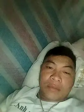 Snapshot of -CHOI-83 chatting on 10-04-25, 11:58 -CHOI-83 online show from 10-04-25, 11:58