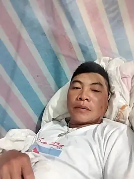 Snapshot of -CHOI-83 chatting on 10-05-25, 10:07 -CHOI-83 online show from 10-05-25, 10:07