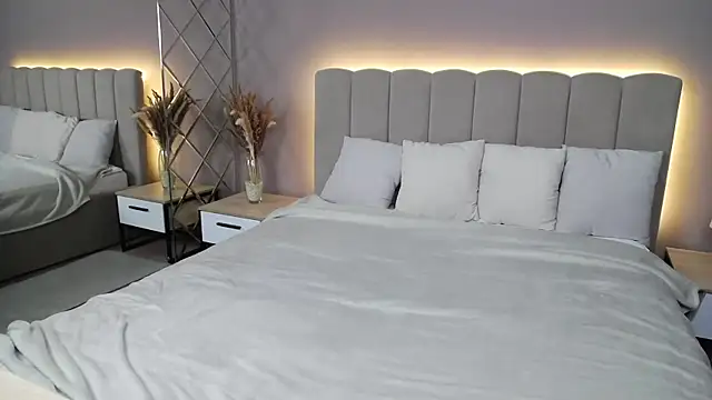 DianaMello online show from 11-27-25, 04:03