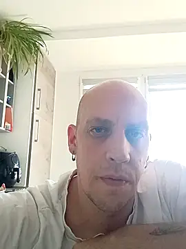 Snapshot of Kobradera1984 chatting on 10-03-25, 07:16 Kobradera1984 online show from 10-03-25, 07:16