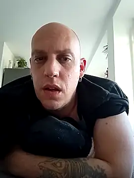 Snapshot of Kobradera1984 chatting on 10-13-25, 02:39 Kobradera1984 online show from 10-13-25, 02:39