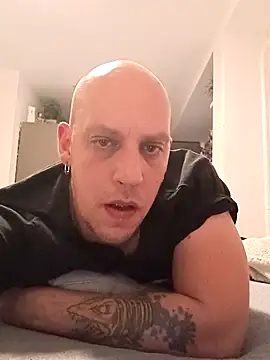 Snapshot of Kobradera1984 chatting on 10-17-25, 03:58 Kobradera1984 online show from 10-17-25, 03:58