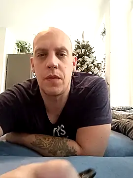 Snapshot of Kobradera1984 chatting on 12-16-25, 09:58 Kobradera1984 online show from 12-16-25, 09:58