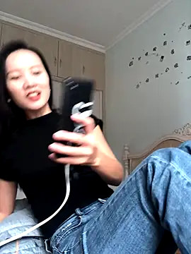 Snapshot of Mile-m chatting on 10-12-25, 03:49 Mile-m online show from 10-12-25, 03:49