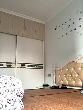 Snapshot of Mile-m chatting on 10-13-25, 09:20 Mile-m online show from 10-13-25, 09:20