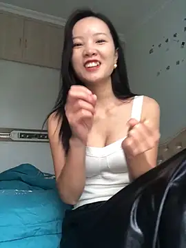 Snapshot of Mile-m chatting on 10-17-25, 02:15 Mile-m online show from 10-17-25, 02:15