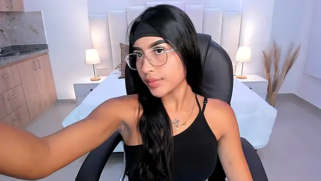 Snapshot of Silvana_velvet chatting on 10-23-25, 07:01 Silvana velvet online show from 10-23-25, 07:01