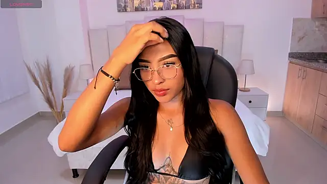 Snapshot of Silvana_velvet chatting on 10-25-25, 07:19 Silvana velvet online show from 10-25-25, 07:19