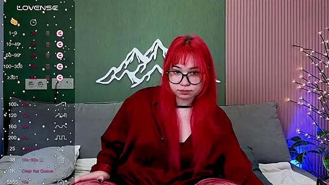 Klee Love online show from 10-13-25, 04:34