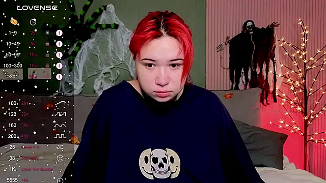 Klee Love online show from 10-21-25, 04:13