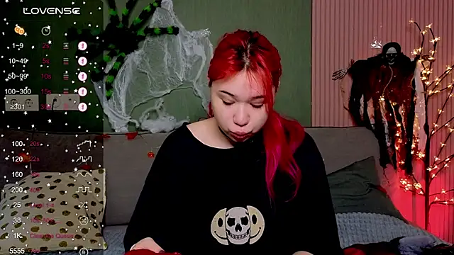 Klee Love online show from 10-25-25, 04:20