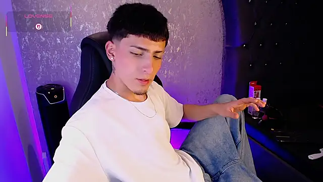 MateoMitchell online show from 12-14-25, 05:57