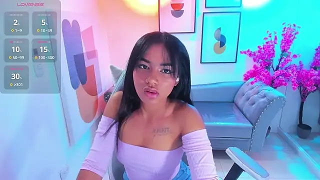 Juliie coper online show from 10-28-25, 12:41