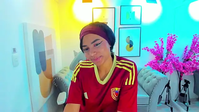 Juliie coper online show from 11-08-25, 12:49