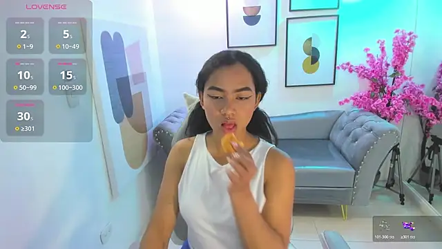 Juliie coper online show from 11-11-25, 12:38