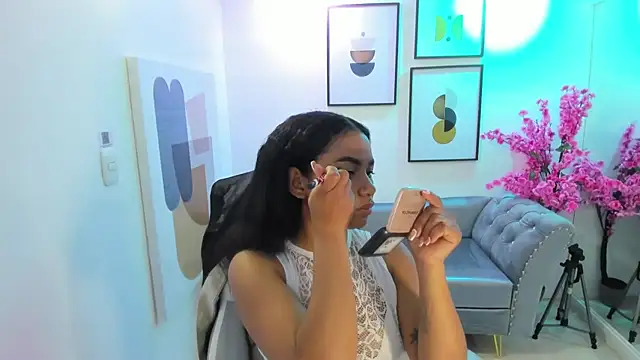 Juliie coper online show from 11-12-25, 12:49