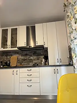 Snapshot of AvaMaddisson chatting on 11-05-25, 10:26 AvaMaddisson online show from 11-05-25, 10:26