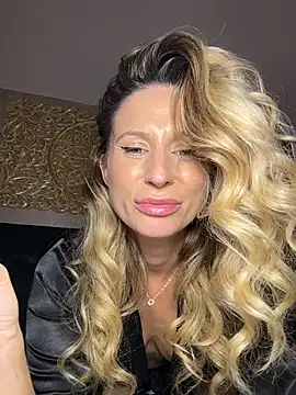 Snapshot of AvaMaddisson chatting on 11-10-25, 05:23 AvaMaddisson online show from 11-10-25, 05:23