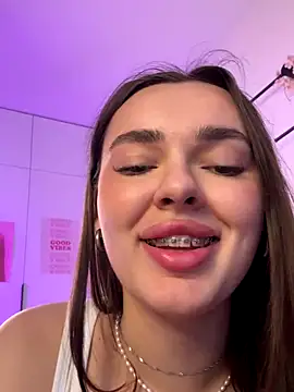 Snapshot of JenniferLouns chatting on 10-22-25, 12:49 JenniferLouns online show from 10-22-25, 12:49