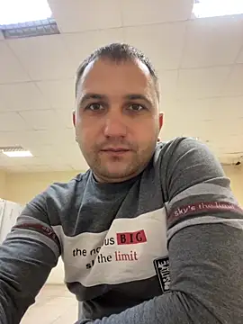 Snapshot of Mahrovmaxim chatting on 10-12-25, 06:01 Mahrovmaxim online show from 10-12-25, 06:01