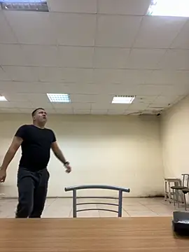 Snapshot of Mahrovmaxim chatting on 10-18-25, 05:21 Mahrovmaxim online show from 10-18-25, 05:21