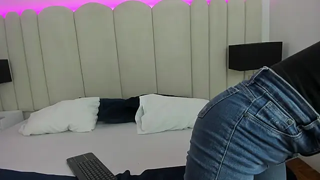 Alanha   online show from 10-24-25, 04:42