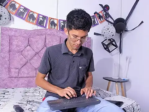 ianthompsoncut online show from 10-17-25, 08:55