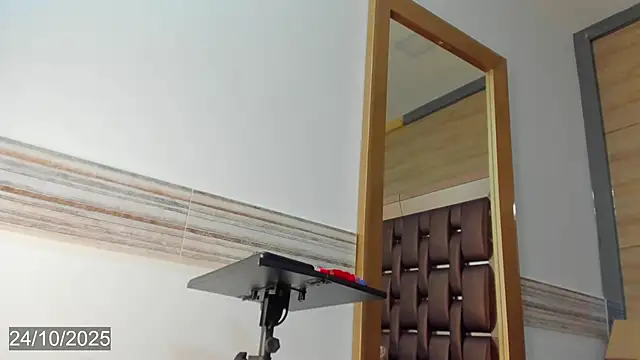 Snapshot of bella_tinkerbell_bahamas chatting on 10-24-25, 07:54 bella tinkerbell bahamas online show from 10-24-25, 07:54