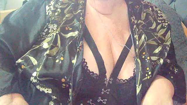 Playful MILF Demi online show from 01-10-26, 09:00