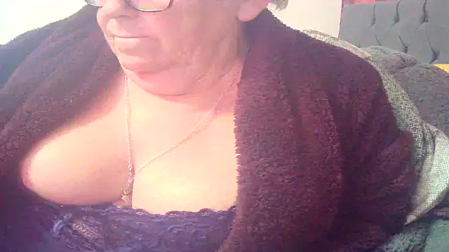 Playful MILF Demi online show from 03-08-26, 10:52