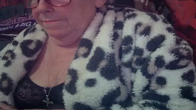 Playful MILF Demi online show from 04-21-26, 09:39