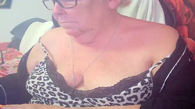 Playful MILF Demi online show from 04-25-26, 06:16