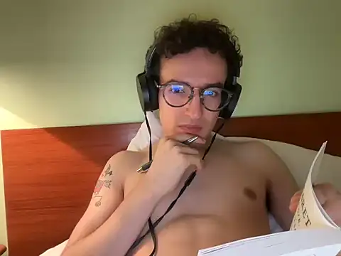 Snapshot of Poeta98@xh chatting on 10-03-25, 09:01 Poeta98xh online show from 10-03-25, 09:01