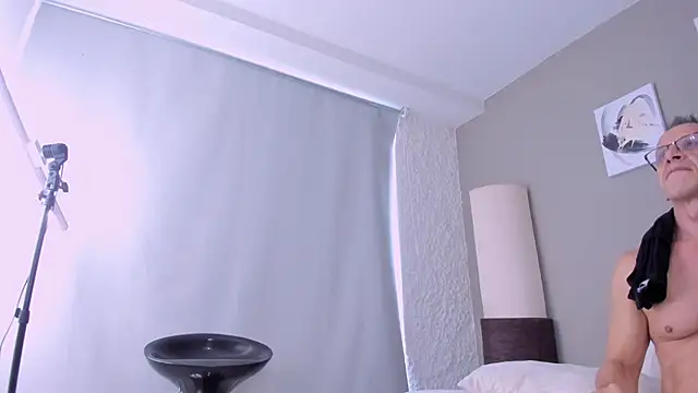 Snapshot of _axelking_ chatting on 10-09-25, 12:03 axelking online show from 10-09-25, 12:03