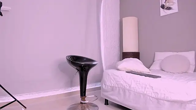 Snapshot of _axelking_ chatting on 10-10-25, 11:42 axelking online show from 10-10-25, 11:42