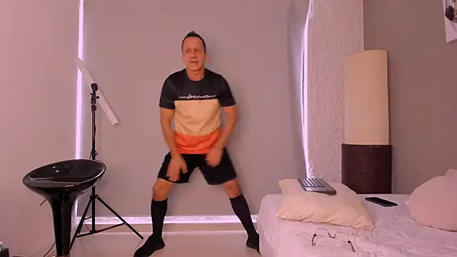 Snapshot of _axelking_ chatting on 10-11-25, 12:04 axelking online show from 10-11-25, 12:04