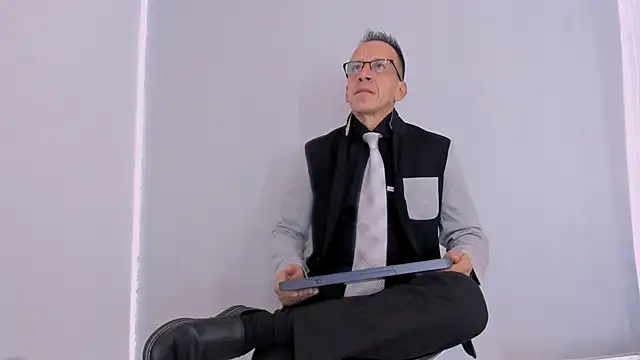 Snapshot of _axelking_ chatting on 10-30-25, 11:44 axelking online show from 10-30-25, 11:44