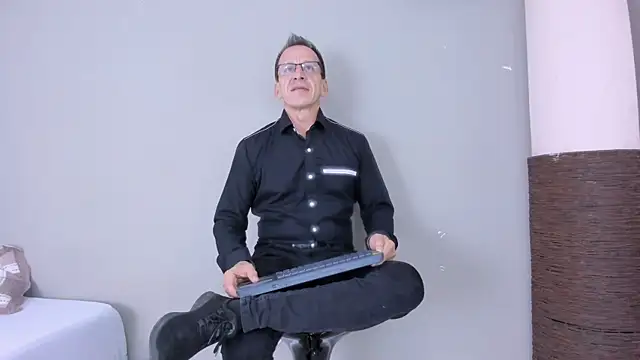 Snapshot of _axelking_ chatting on 11-10-25, 11:53 axelking online show from 11-10-25, 11:53