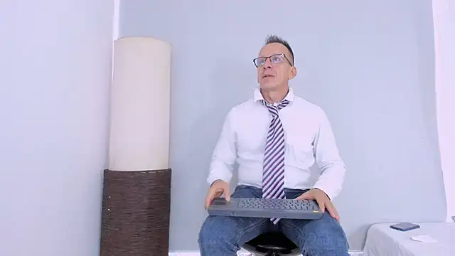 Snapshot of _axelking_ chatting on 11-19-25, 11:43 axelking online show from 11-19-25, 11:43