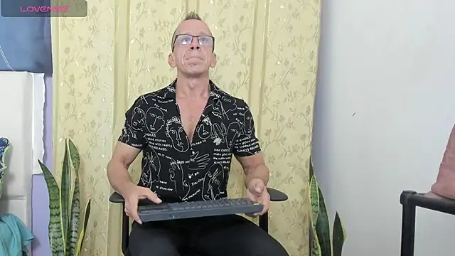 Snapshot of _axelking_ chatting on 06-01-26, 11:34 axelking online show from 06-01-26, 11:34
