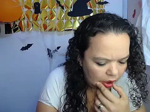 Snapshot of cherry_blond chatting on 10-07-25, 02:25 cherry blond online show from 10-07-25, 02:25