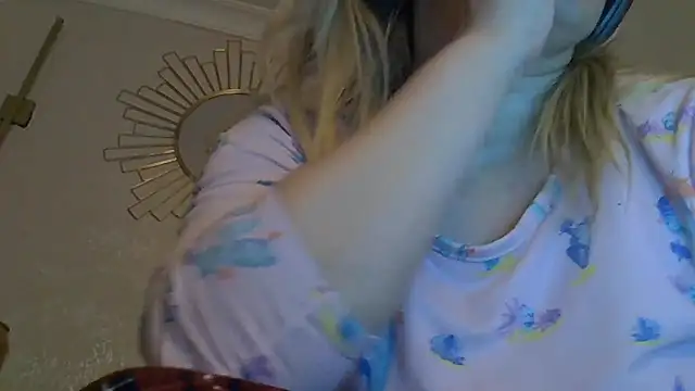 Snapshot of RebornCindy chatting on 01-10-26, 04:14 RebornCindy online show from 01-10-26, 04:14